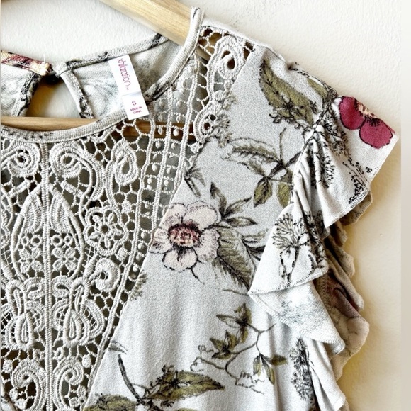 Xhileration Crotchet & Floral ruffle sleeves hassle Top Small white & pink - Picture 5 of 6